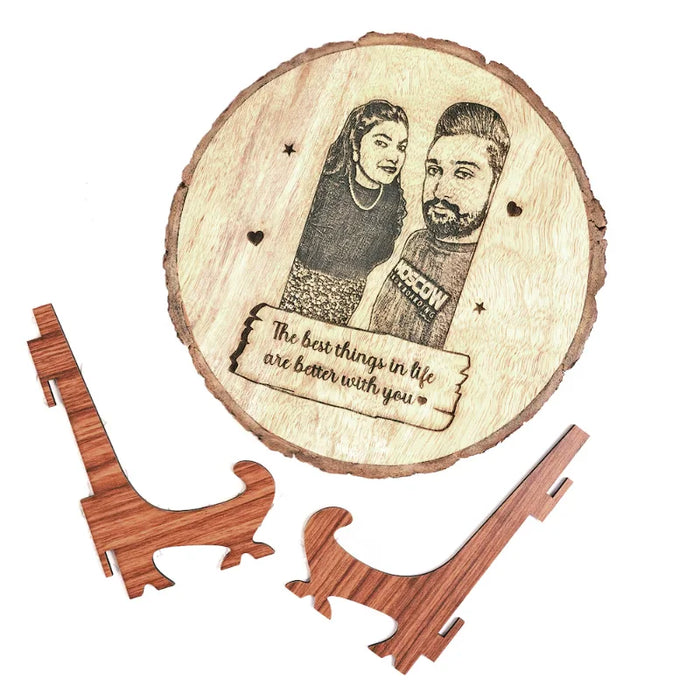 Personalized engraved round wooden plank featuring a couple's portrait and custom text, ideal for Valentine's Day or special occasions.